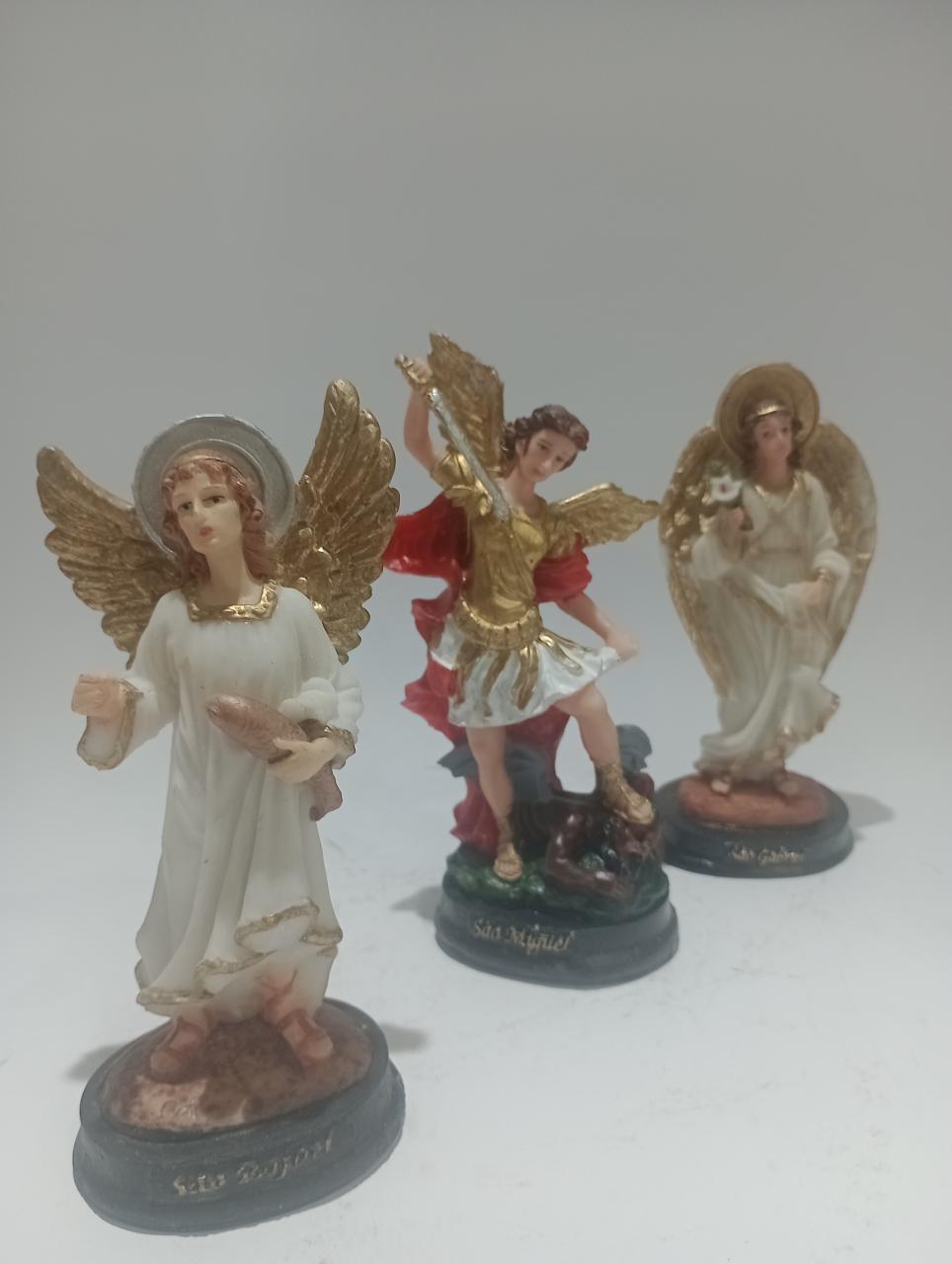 imagem de TRIO ARCANJOS RESINA MACIÇA 12 CM