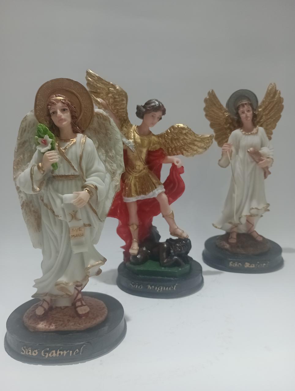 imagem de TRIO ARCANJO RESINA MACIÇA 20 CM