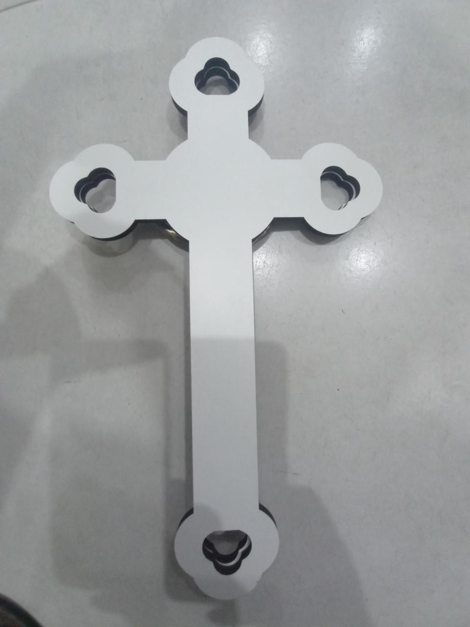 imagem de Crucifixo MDF ornado 33 cm Cristo Metal com Medalha São Bento