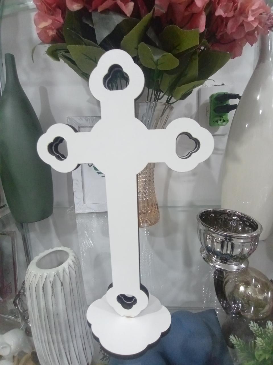 imagem de Crucifixo MDF ornado 24 cm Cristo Metal com medalha são Bento /parede